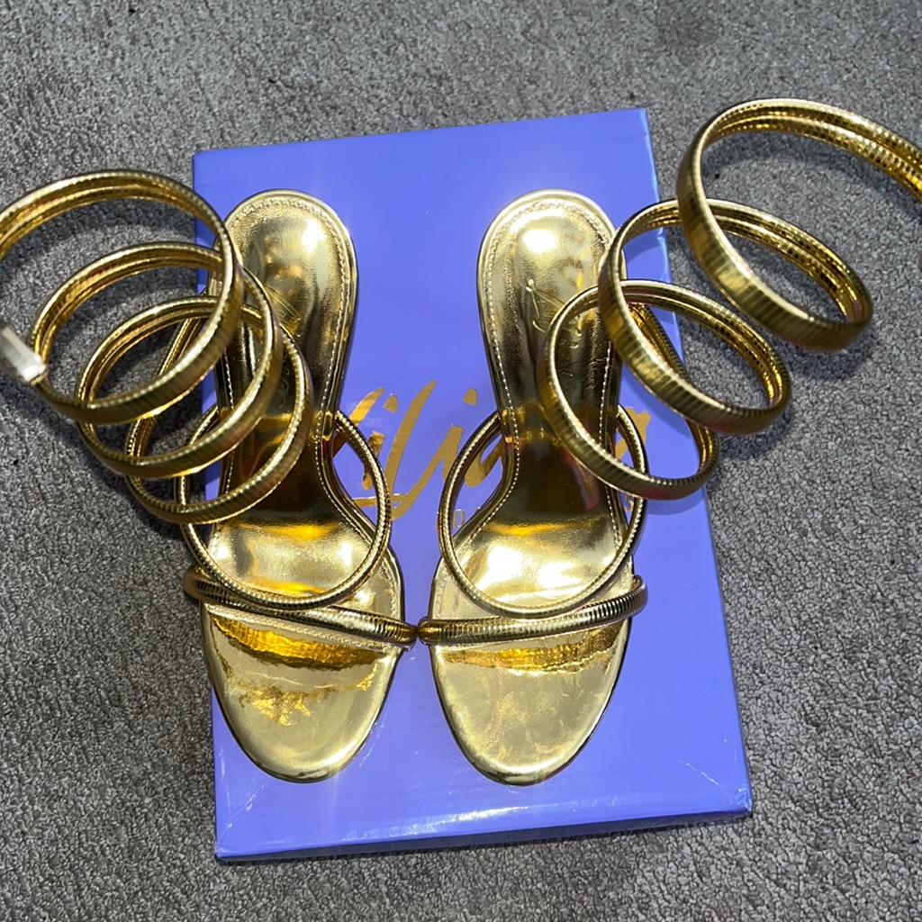 Super Super Cute Gold Heels